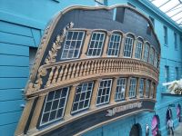 Heckspiegel eines frz. Schiffs, das 1805 an der Schlacht von Trafalgar teilnahm und von den Briten erbeutet wurde, es blieb noch über 150 Jahre im Dienst