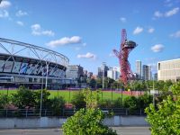 Der Olympia-Turm neben dem Stadion