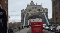 Fahrt zum Hotel via Tower Bridge