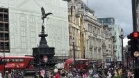 Fahrt in die Stadt, am Picadilly vorbei