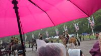 Trooping the Colour- die Garde kommt zurück zum Palast- im strömenden Regen
