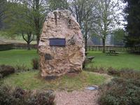Es wurden 5 beeindruckende Megalite als Symbol für die Länder, die damals der Europäischen Gemeinschaft angehörten, in einem kleinen Park aufgestellt.