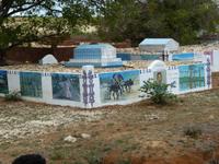 114 Madagaskar - Unterwegs nach Tulear - Grabstätte des Mahafaly-Stammes