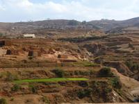 012 Madagaskar - unterwegs nach Antsirabe - Reisfelder und Ziegelbrennereien