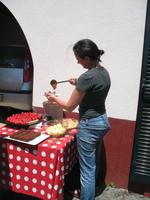 Schokoladen-Verkostung im Kräutergarten von Maria João