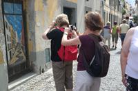 ich fotografiere die Türe und Du meinen Rucksack!