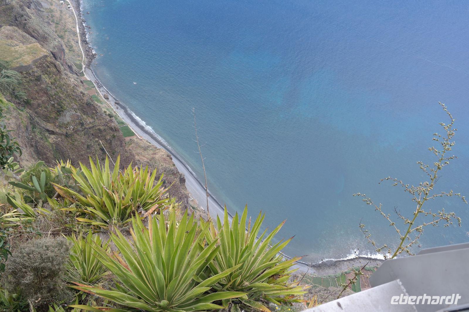 Blick hinunter zum Strand