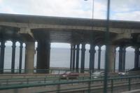 Flughafenverlängerung auf Betonstelzen