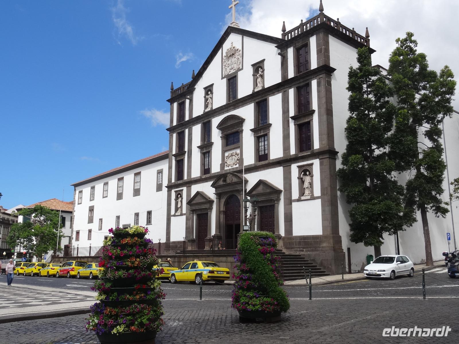 Funchal - Jesuitenkirche am Praca do Municipio gegenüber dem Rathaus