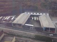 Seilbahn-Fahrt hinauf nach Monte - bemalte Türen im Busdepot