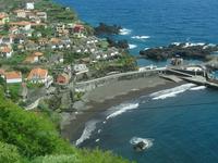 auf der Fahrt nach Seixal - schwarzer Sandstrand