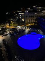 Blick auf den Hotelpool