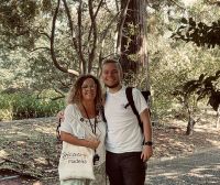 Reiseleiterin Theresa und Reisebegleitung Leon