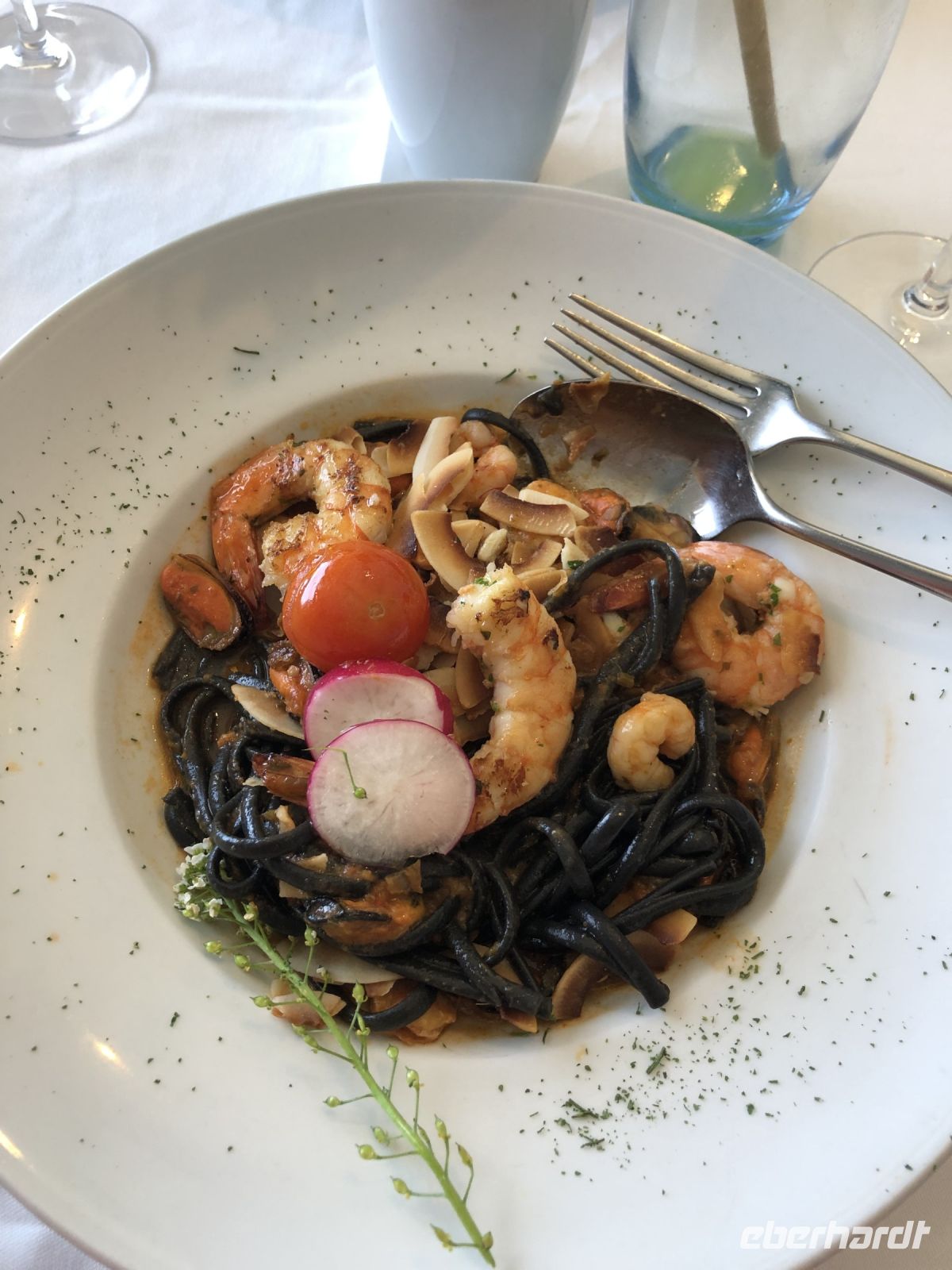 Schwarze Pasta mit Meeresfrüchten - lecker