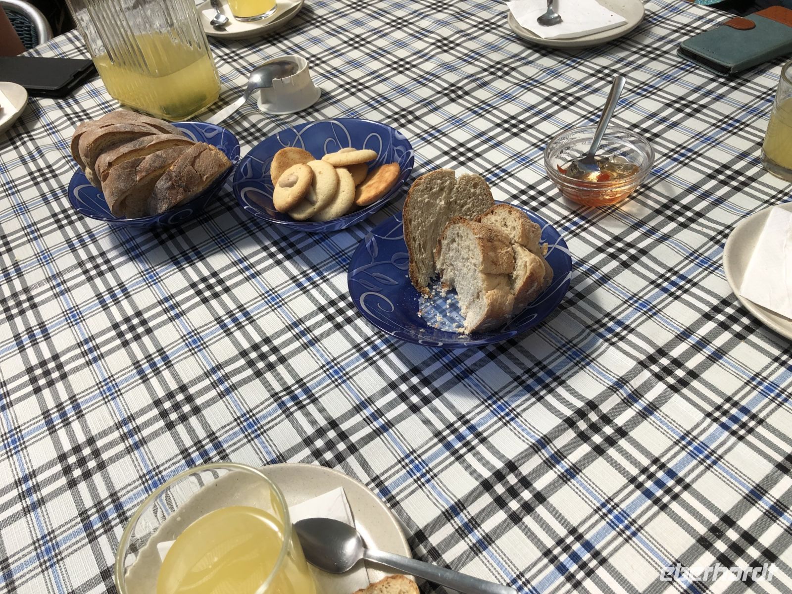 Erfrischung und Gebäck bei Esmeralda