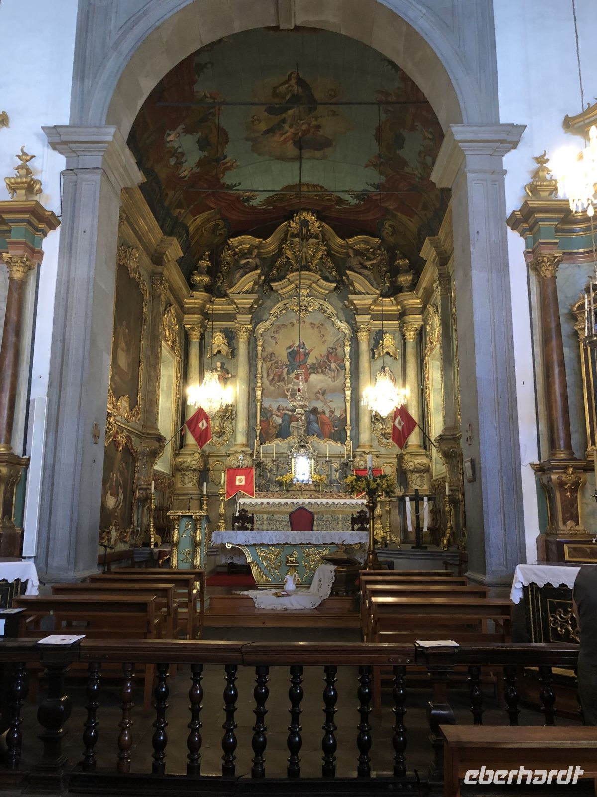 im Inneren der Kirche in Monte
