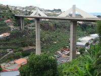 Autobahnbrücke bei Camara do Lobos