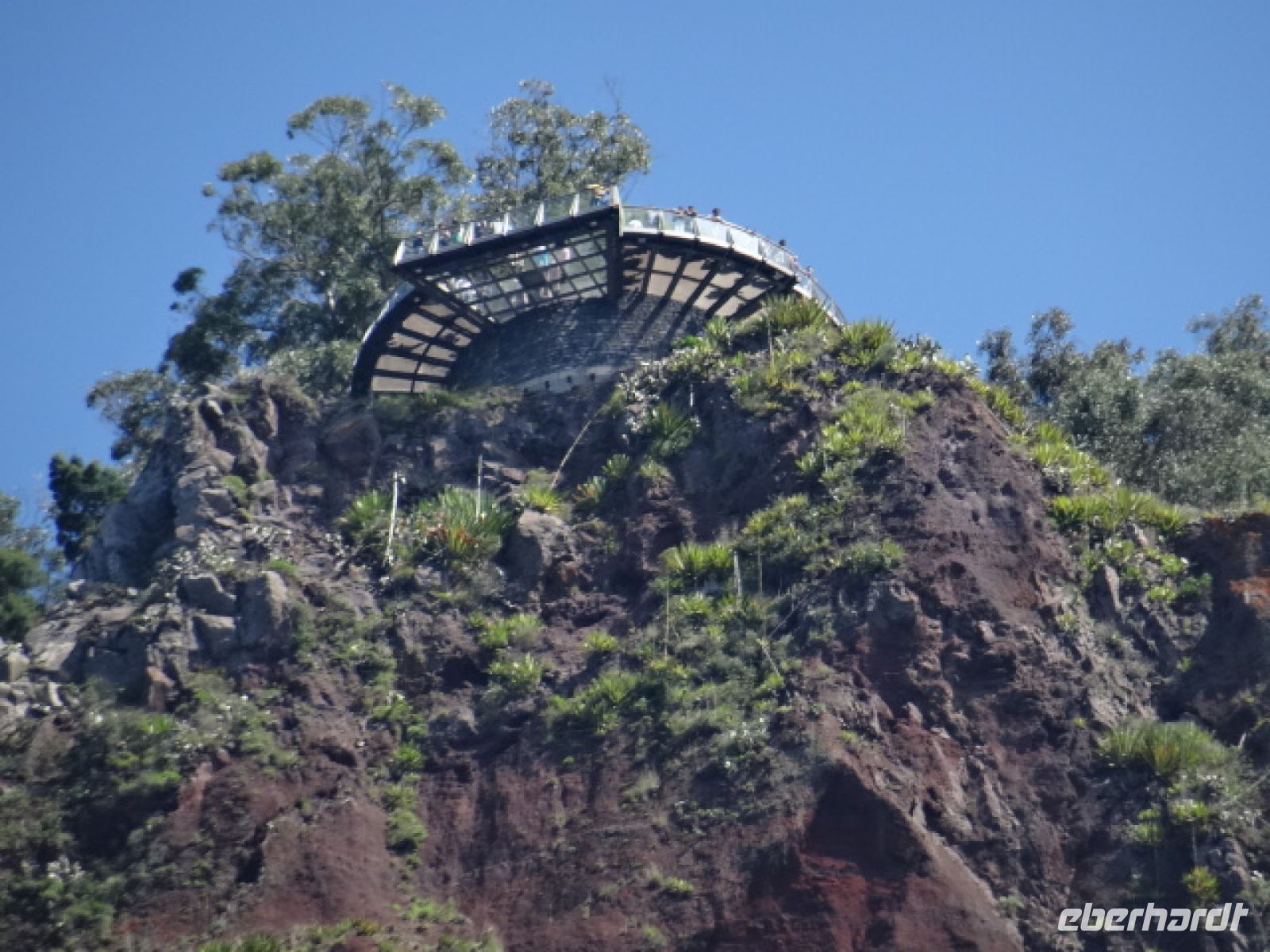  Cabo Girao Skywalk vom Schiff aus gesehen