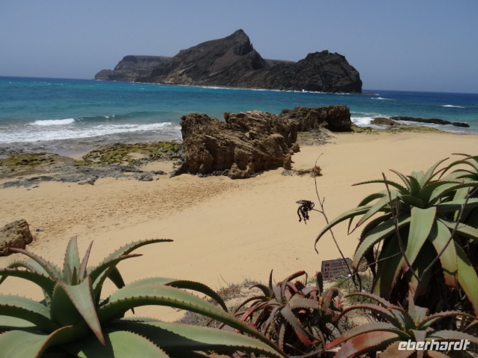 am Strand von Calheta auf Porto Santo