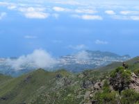 Blick aufs Meer von der Höhe