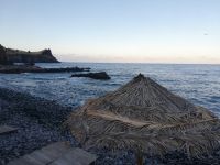 Der Promenadenweg links vom Hotel