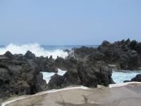 Die Lavafelsen im Meer und der wilde Ozean