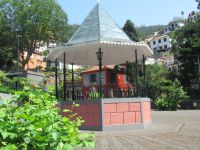 Altan unter dem Monte