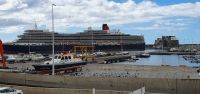 Queen Elizabeth im Hafen von Funchal
