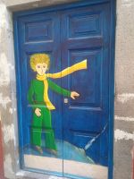 Kunstvoll bemalte Holztür in der Altstadt von Funchal