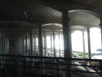 unter der Landebahn des Flughafens von Madeira entlang