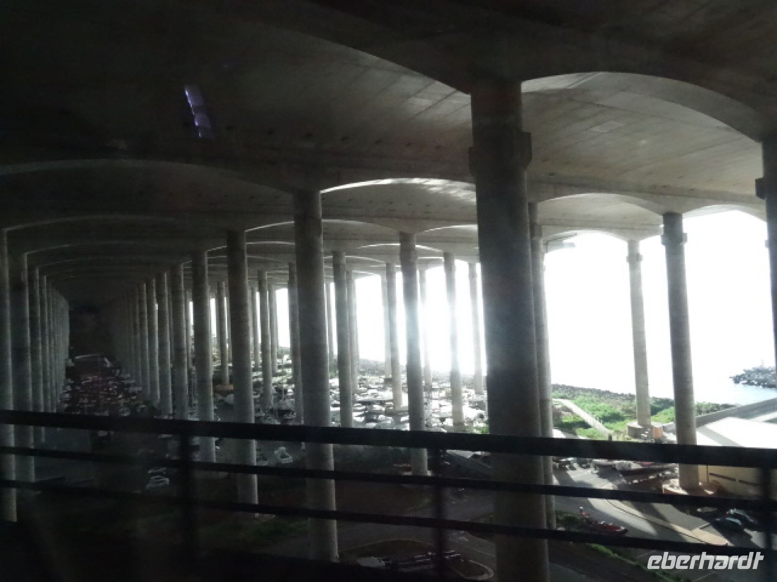 Madeira - wir fahren unter der Landebahn des Flughafens hindurch