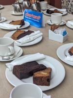 Zitronengrastee und Kuchen im botanischen Garten Quinta Spledida/Madeira