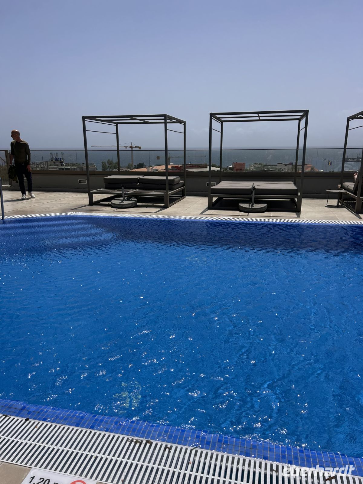Pool auf dem Dach des Hotels  &ndash; &copy;  (Eberhardt TRAVEL)