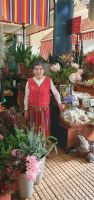 Blumenfrau in der Markthalle