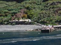 Restaurant in Faja dos Padres vom Schiff aus gesehen