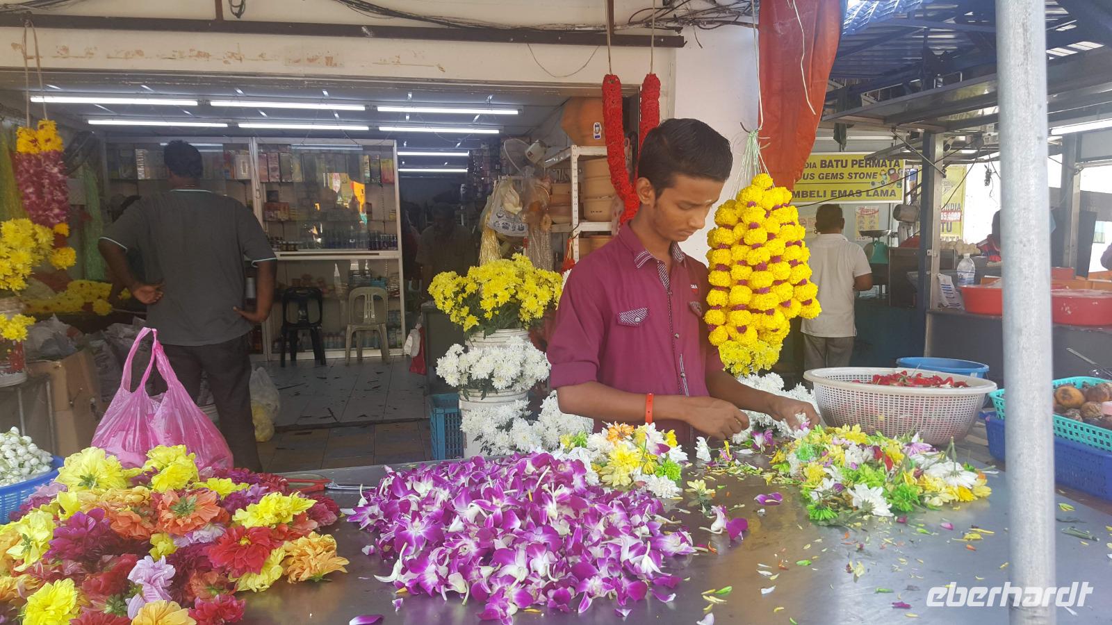 Vorbereitung der Opfergaben in Little India, Georgetown