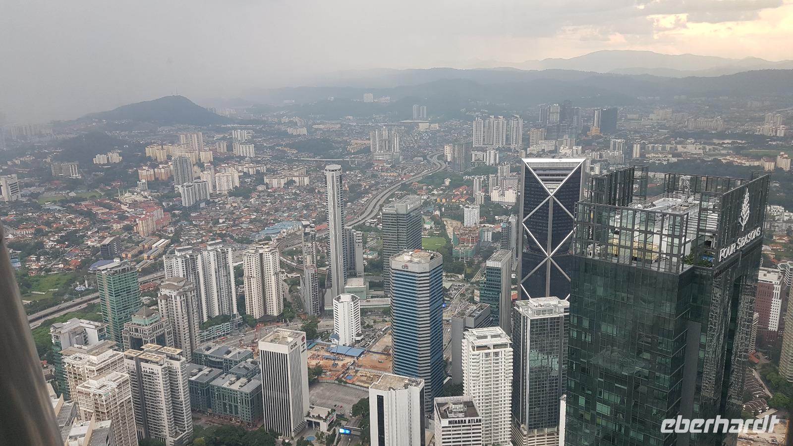 Malaysia, Kuala Lumpur, Blick von der Plattform der Petronas Towers