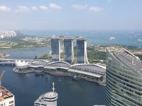 Singapur, Ausblick auf Marina Bay Sands vom Capita Spring