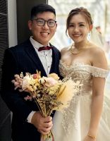 Im einstigen Parlamentsgebäude treffen wir ein Brautpaar