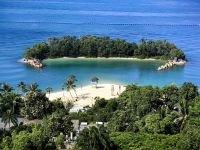 Am Strand von Sentosa läßt es sich aushalten