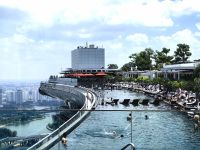 Der Infineon Pool auf dem Dach des Marina Bay Sands Hotel 