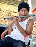 Flötenspieler bei der portugiesischen Festungsruine