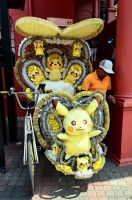 Quietschbunte Rikschah wartet auf Gäste, Malakka