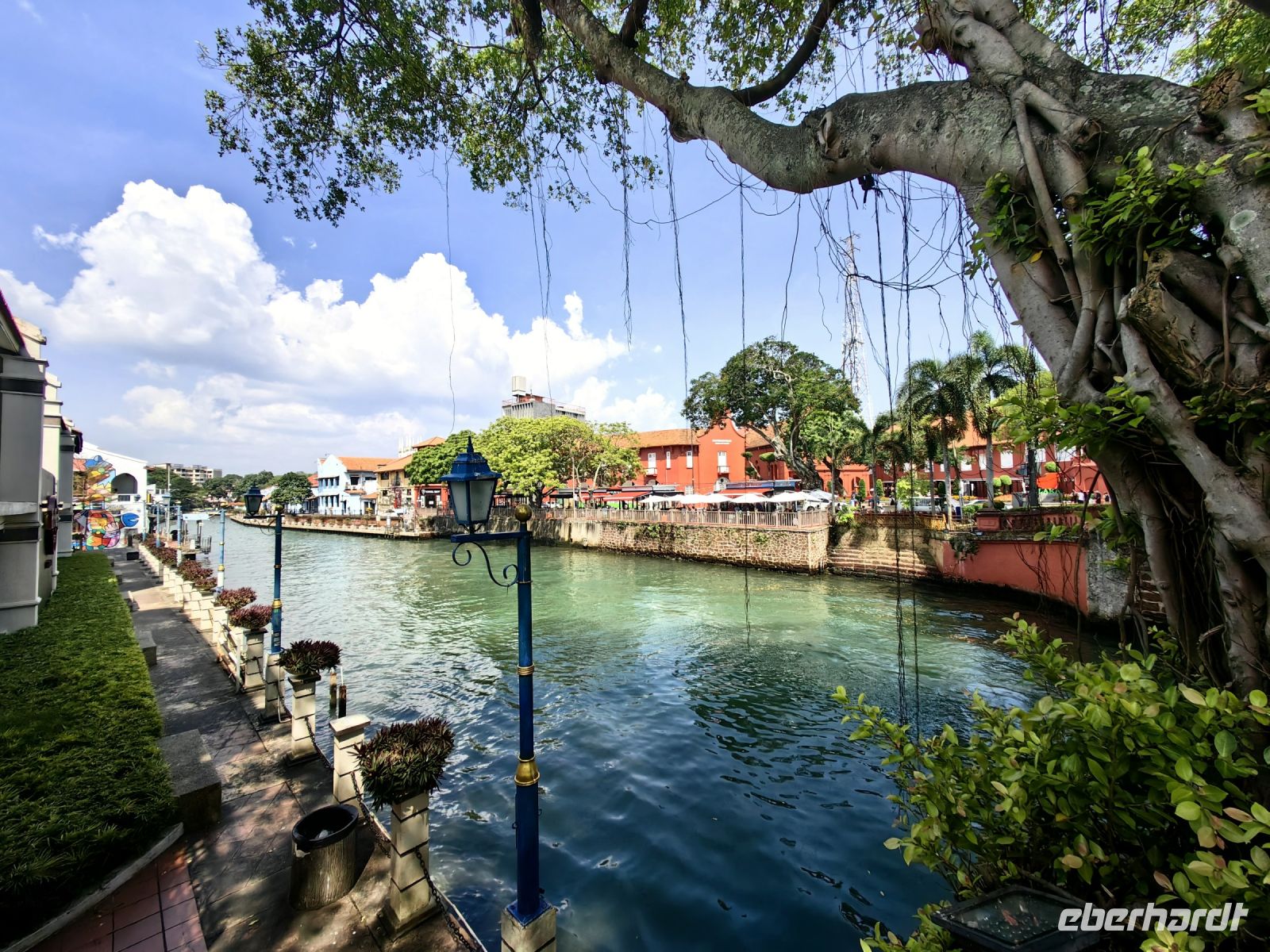 Der Malakka River mündet in die berühmte Straße von Malakka