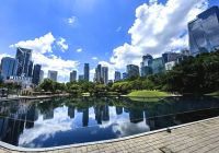 Am Fuße der Petronas Towers, Kuala Lumpur