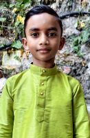 Jung und alt will die Höhlen von Batu besuchen, hier ein kleiner Südinder