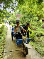 In der Dschungellodge wird alles mit Elektromobilen transportiert 