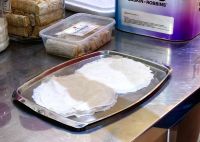 In dieses Reispapier hüllt man kandierte Nüsse, wir probieren neugierig, Georgetown