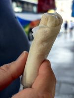 So sieht die fertig gerollte Nussrolle aus, chinesische Spezialität aus Georgetown