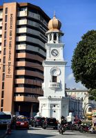 Uhrturm während der Rikschahfahrt durch Georgetown